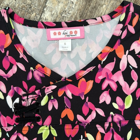 Women’s scrub top - Picture 2 of 2